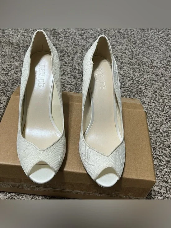 David's Bridal Layla Lace Peep-Toe Pumps in Ibory - Picture 3 of 8